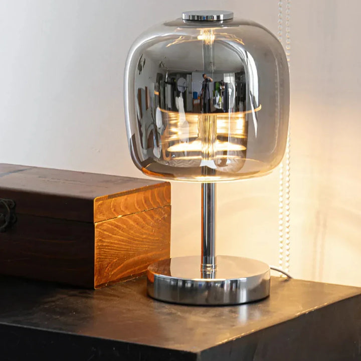 Lampe de table Lumivara de style industriel. Dimmable, éclairage USB parfait pour bureau, salon ou chevet.