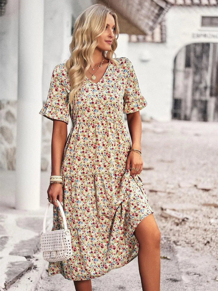 Robe polyvalente femme, coupe fluide, manches courtes, disponible en plusieurs couleurs pour votre tenue d'été.