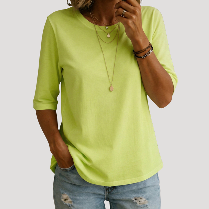 T-shirt femme décontracté à col rond et manches 3/4. Idéal pour un style casual confortable et élégant.