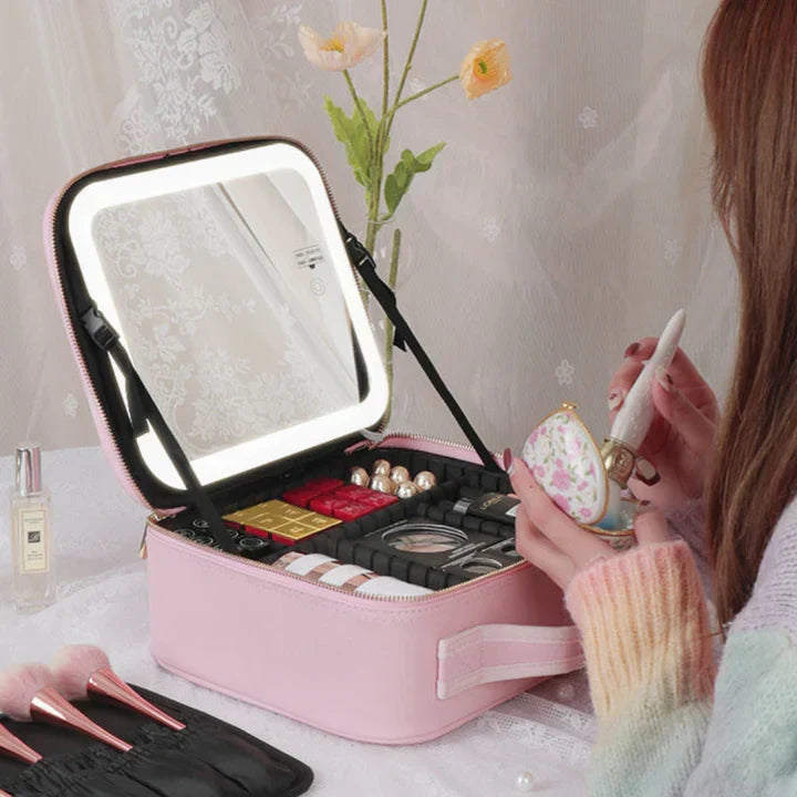 Valisette de beauté LED GlowLuxe pour femme, miroir lumineux intégré.