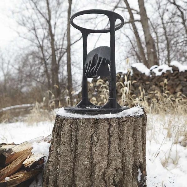 Fendeur de bois manuel robuste en acier, parfait pour fendre le bois de chauffage durablement.