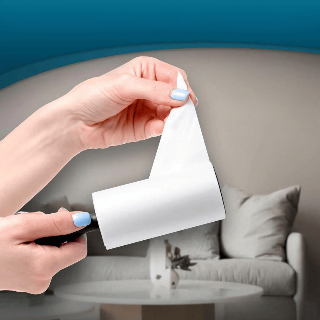 Accessoire d'entretien maison: rouleau adhésif ultra-efficace pour une propreté impeccable contre les poils.