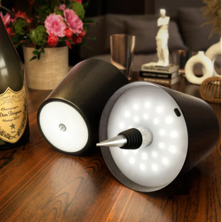 Bouteille lumineuse LED sans fil. Lampe de table décorative rechargeable pour une ambiance unique.