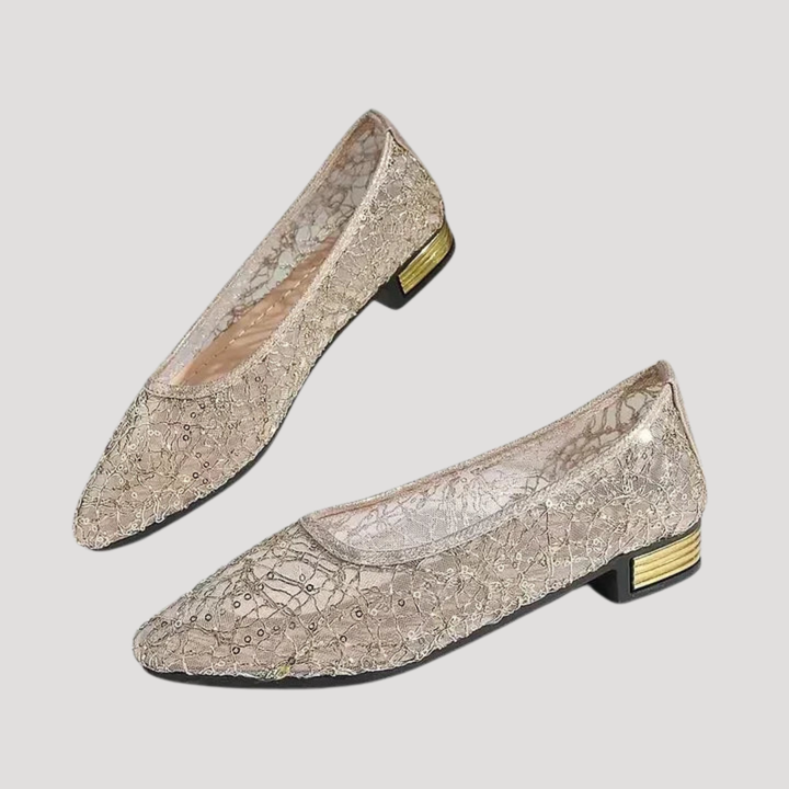 Escarpins femme pailletés argentés bout pointu. Talons hauts élégants pour soirée, fête ou mariage glamour.