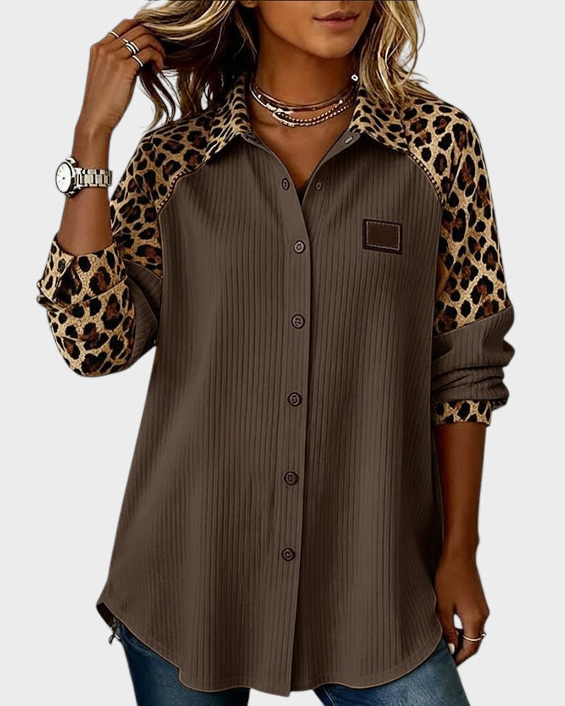 Chemise léopard chic pour femme, coupe fluide et manches longues, style tendance.