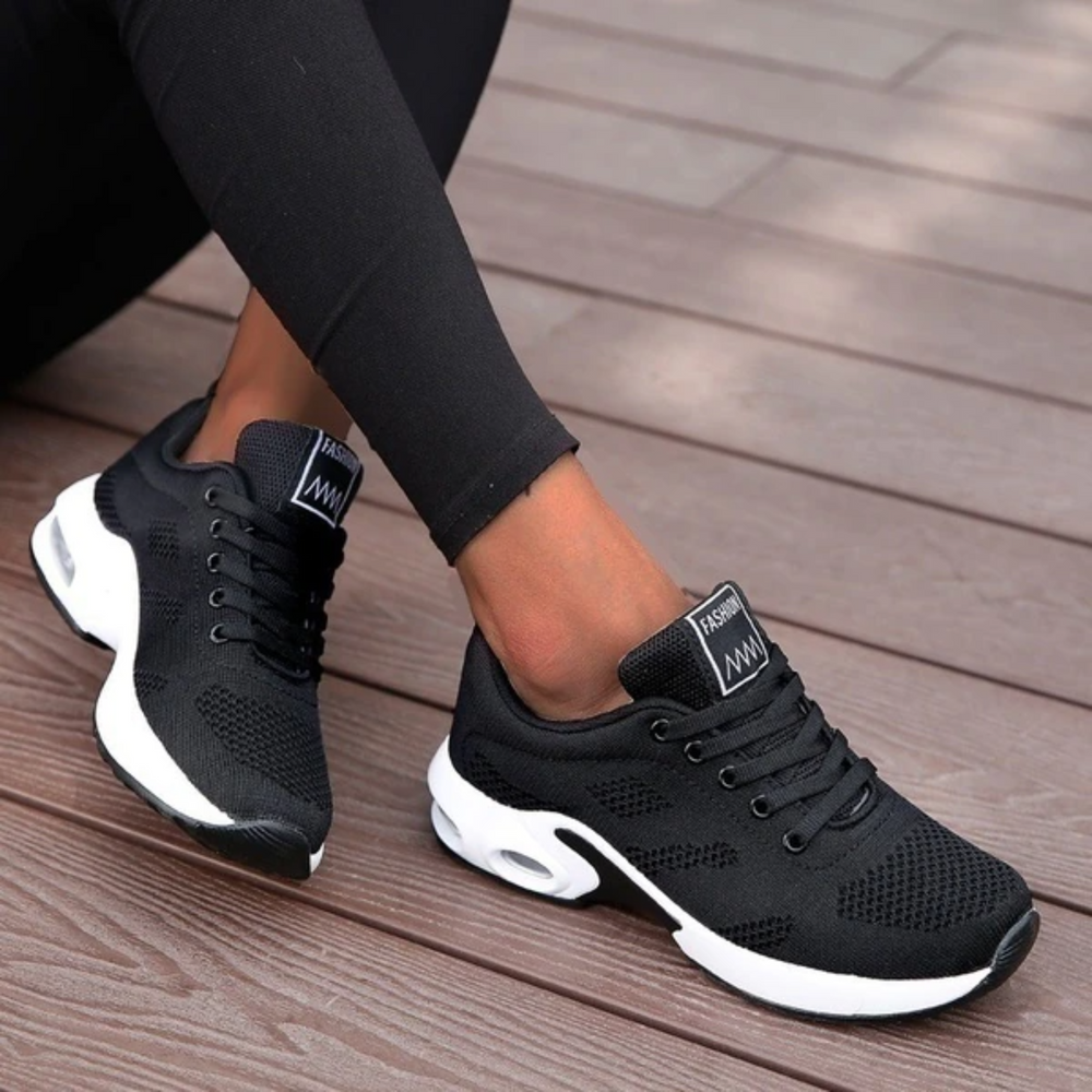 Chaussures légères femme avec soutien orthopédique. Idéales pour la marche, le sport ou comme chaussures quotidiennes.