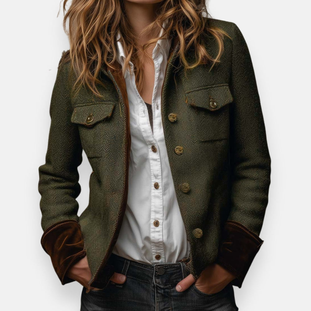 Veste classique structurée femme, polyvalente. Chic et tendance, idéale pour bureau, soirée ou look mode printemps/automne.