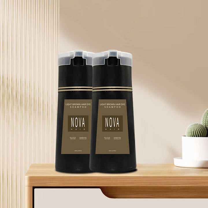 Dites adieu aux cheveux gris avec ce shampooing colorant express et facile à utiliser.