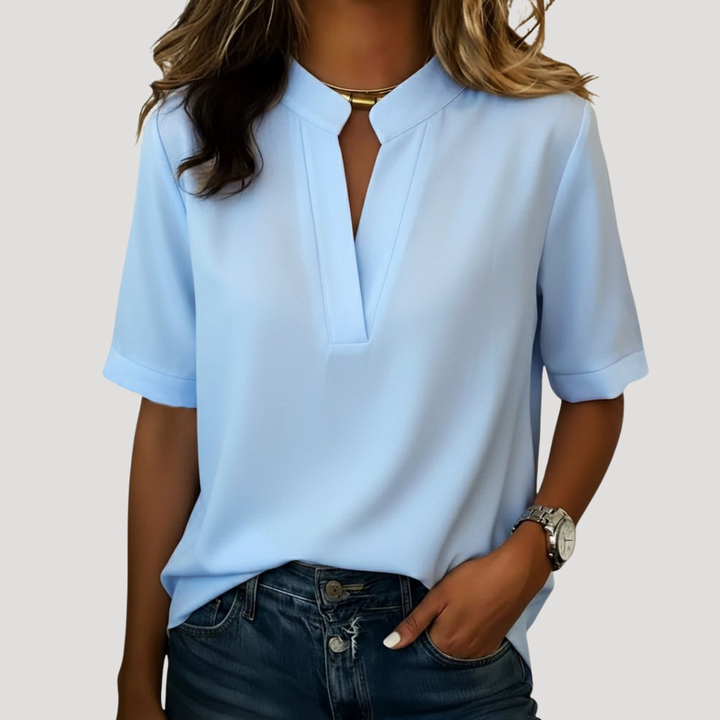 Blouse chic femme à col V, manches courtes, fluide. Idéale pour un look élégant et décontracté en été.