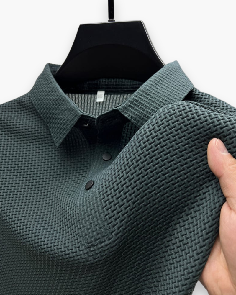 Polo homme structuré moderne, confort et élégance pour un look chic et polyvalent printemps/été.
