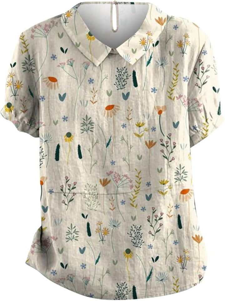 Gros plan sur l'imprimé floral de fleurs sauvages d'une blouse femme légère, style printemps-été, très tendance.