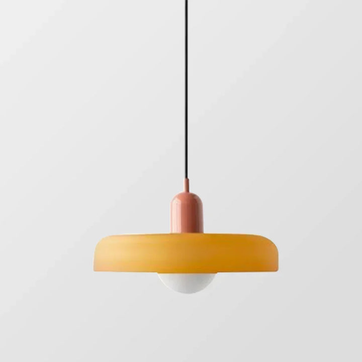 Suspension plafond en verre, design scandinave intemporel.