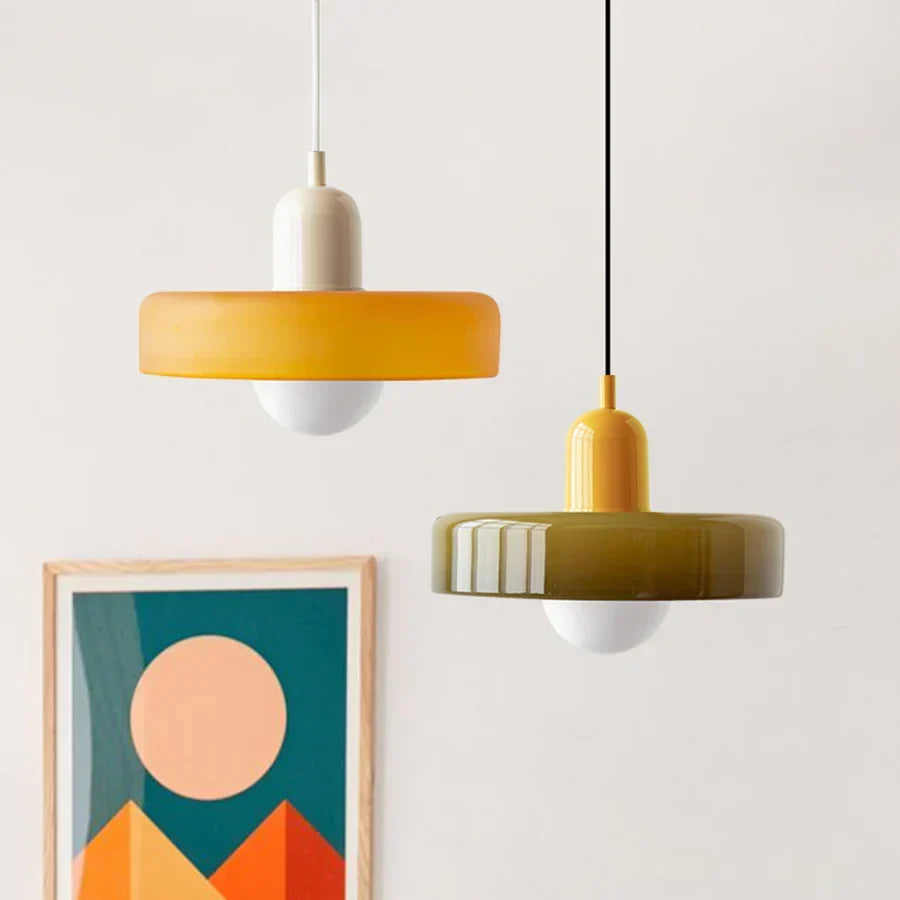 Suspension verre scandinave épurée, idéale pour décoration moderne.