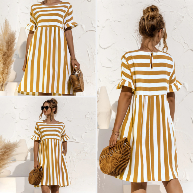 Robe d'été mini rayée, confortable et élégante, le vêtement idéal pour les vacances.