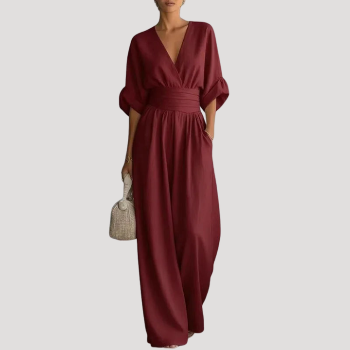 Combinaison femme élégante à taille marquée, idéale pour un look chic de soirée ou décontracté chic au printemps/été.