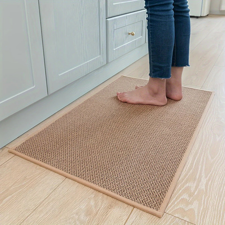 Tapis Veloura Step en velours, antidérapant et facile d'entretien, conçu pour un confort et une propreté durables.