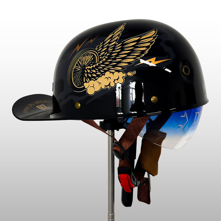 Style et protection pour scooter et moto avec casque PulseCap, design casquette.