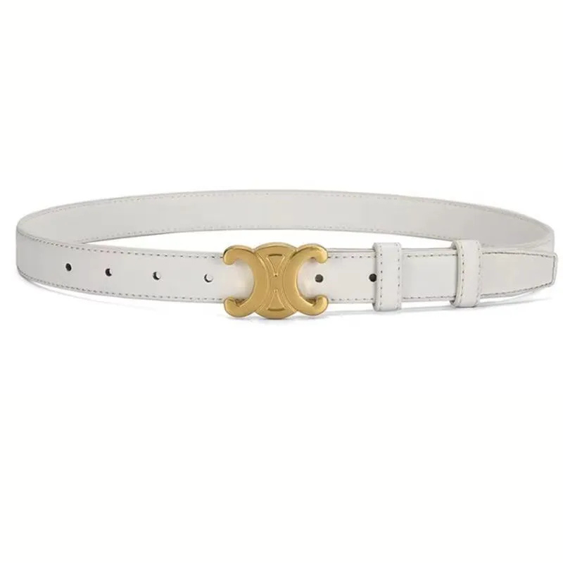 Ceinture femme noire, accessoire mode essentiel. Style élégant et polyvalent avec boucle dorée.