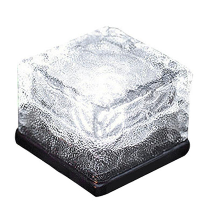 Créez une ambiance magique avec cette lampe solaire LED de jardin à effet vague d'eau lumineux.