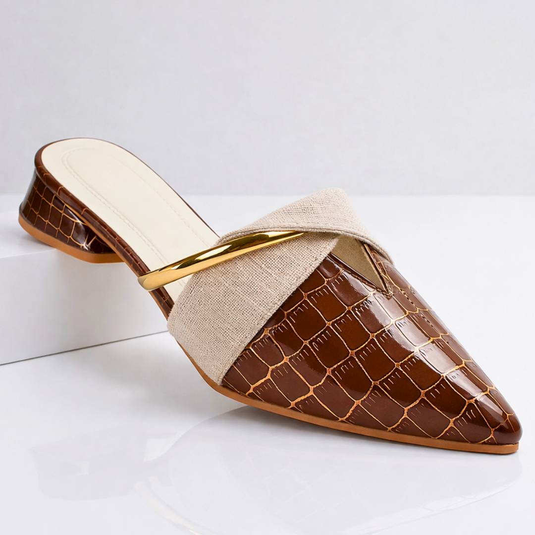 Sabots élégants femme, mules à bout pointu et détails métalliques, pour une allure chic et contemporaine.