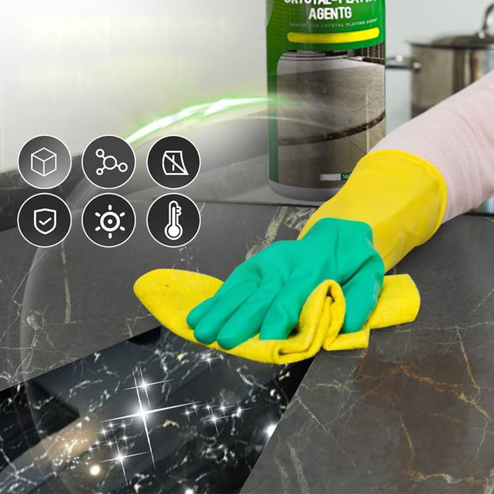 Sol en pierre naturelle avec finition ultra-brillante grâce au revêtement NanoShine, pour une maison impeccable.