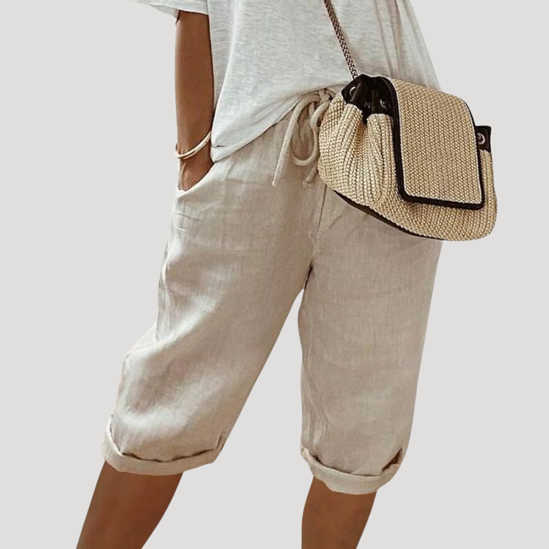 Bermuda femme chic, taille élastique, coupe ample et confortable pour un été stylé.