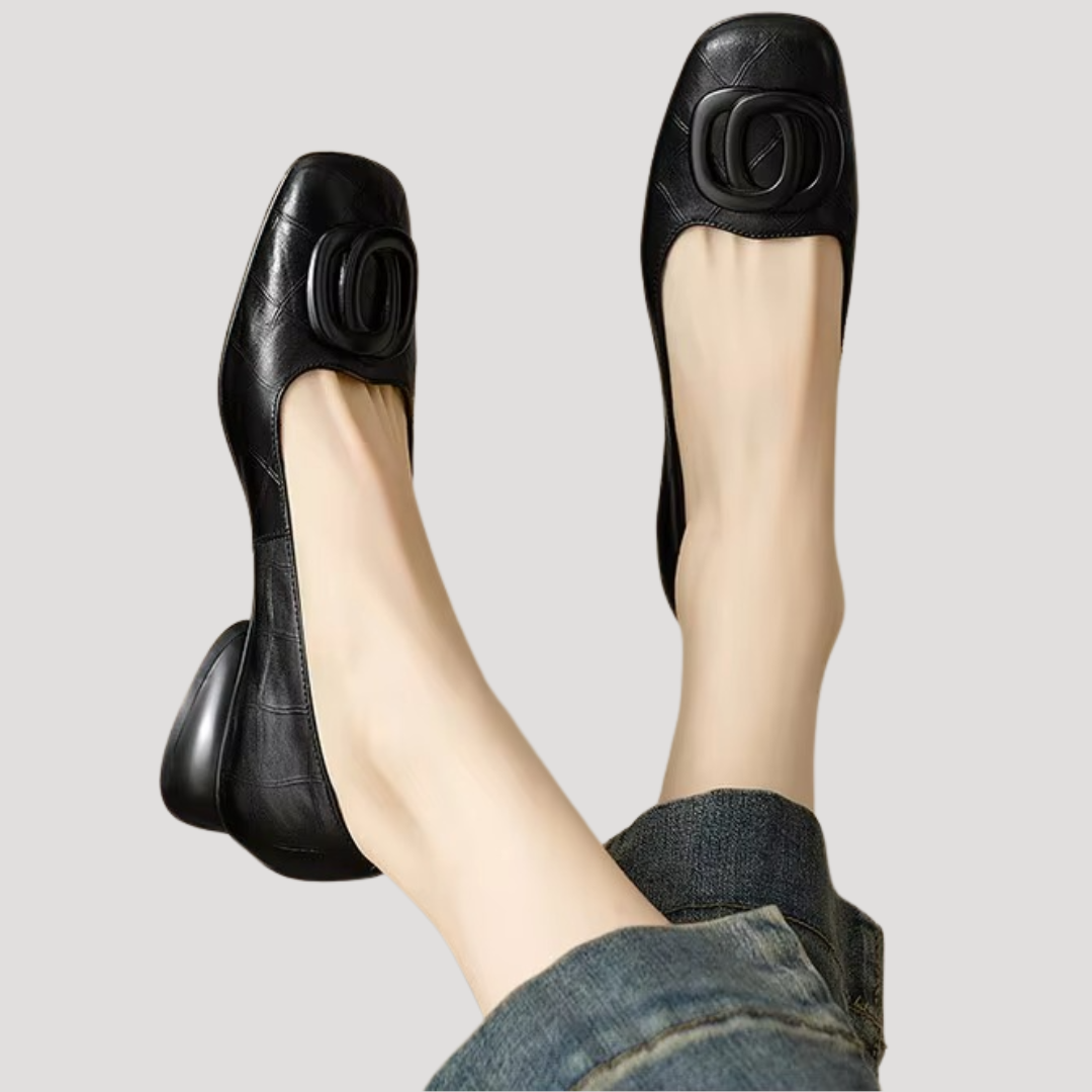 Ballerines élégantes pour femmes à bout carré marron, confortables et chics pour le quotidien.