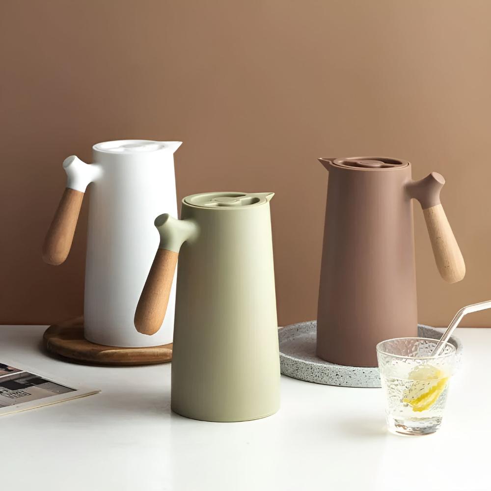 Carafe isotherme 1L pour la maison. Conserve boissons chaudes/froides. Acier inoxydable et poignée en bois.