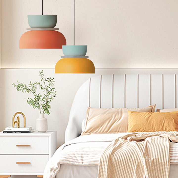 Lampe suspendue nordique, bloc de couleurs vives, idéale pour créer une ambiance moderne.