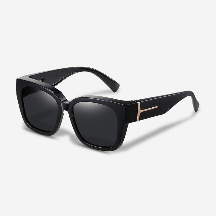 Profil des lunettes de soleil à clipser. Design fin, protection UV400. Adapté aux porteurs de lunettes.