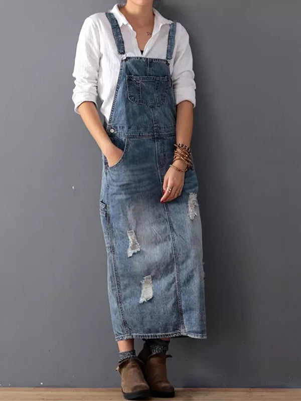 Robe salopette jean distressed femme, avec fente au dos. Style décontracté et vintage.