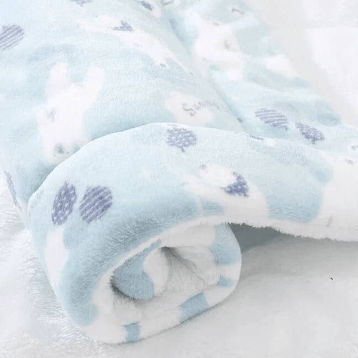 Couverture anti-stress pour chat, calmant l'anxiété et favorisant un doux repos. Produit félin essentiel.