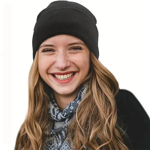 Bonnet Noor pour femme, tricoté en laine, avec doublure 100% soie pour des cheveux lisses.