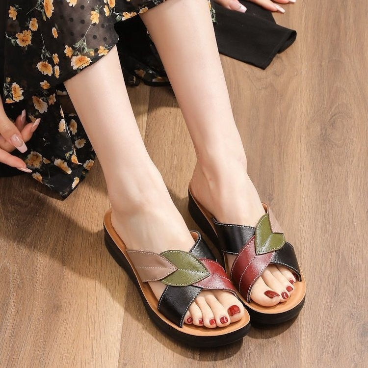 Sandales d'été confortables pour femmes, idéales pour la détente et les loisirs avec un amorti supérieur.