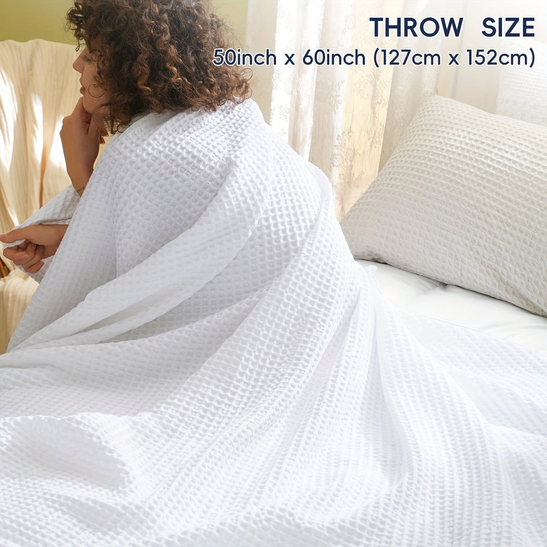 Couverture waffle Cloudweave grise, douce et respirante, pour un confort optimal dans la chambre ou le salon.