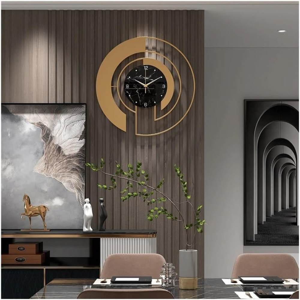 Horloge murale design moderne, motif géométrique pour un salon chic et silencieux.