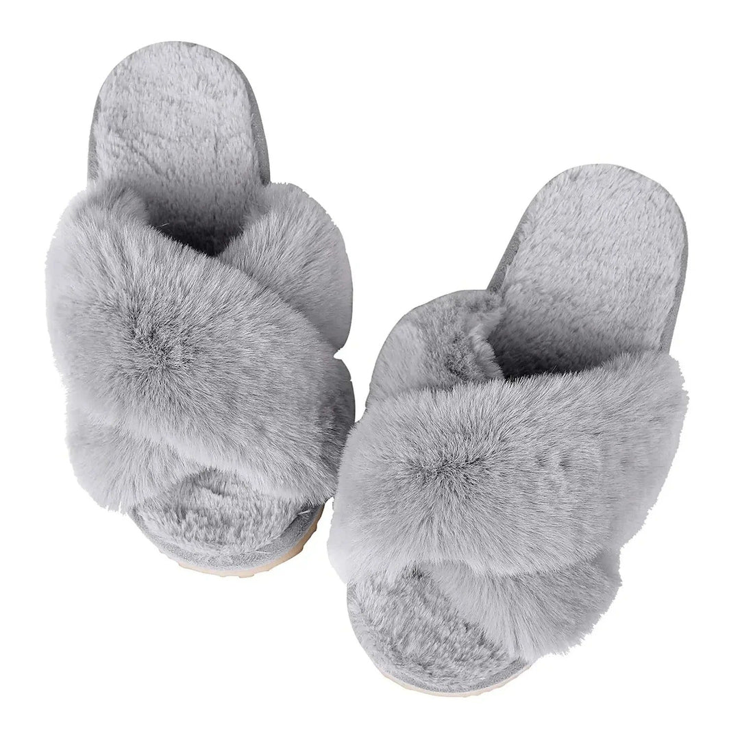 Chaussons croisés douillets pour femmes, luxe et confort ultime à la maison, parfaits pour l'hiver.