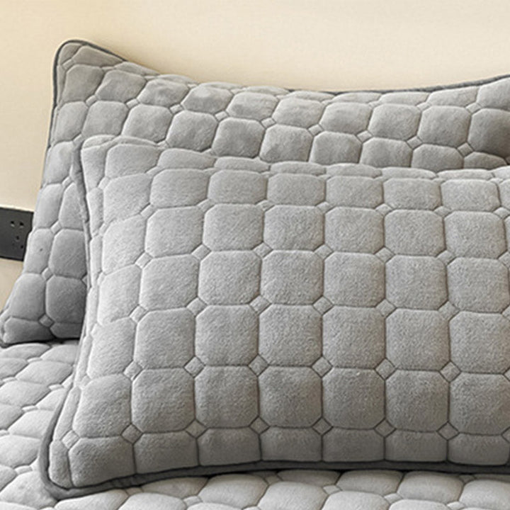 Couverture luxueuse moderne à texture carrée, parfaite pour le confort et l'élégance de la chambre.