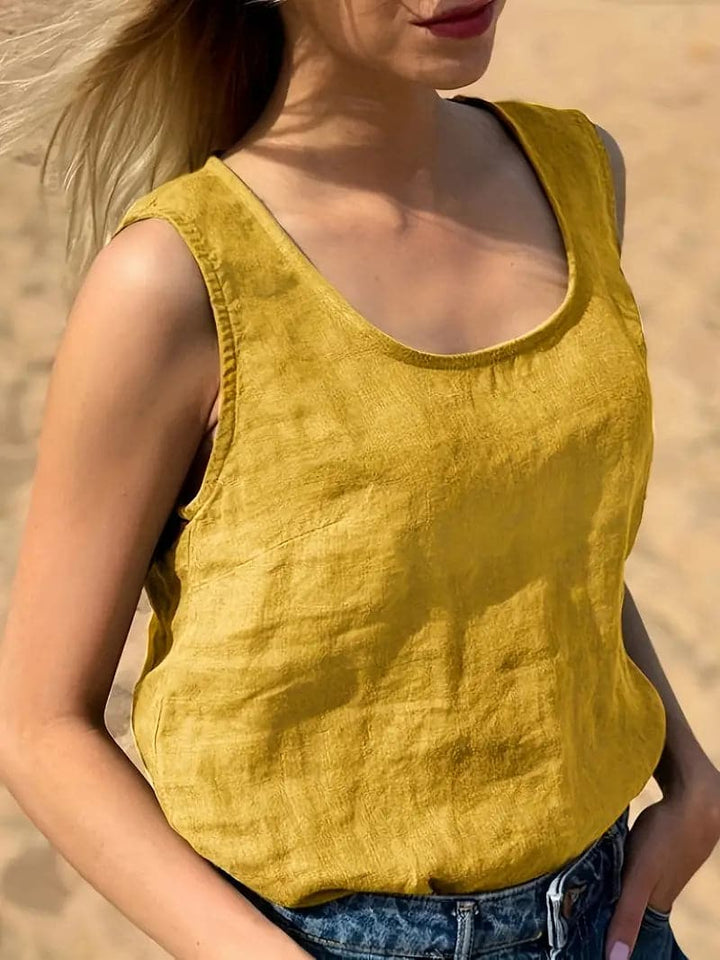 Haut d'été femme sans manches, coupe ample et décontractée. Tunique aérée légère pour un confort estival chic.