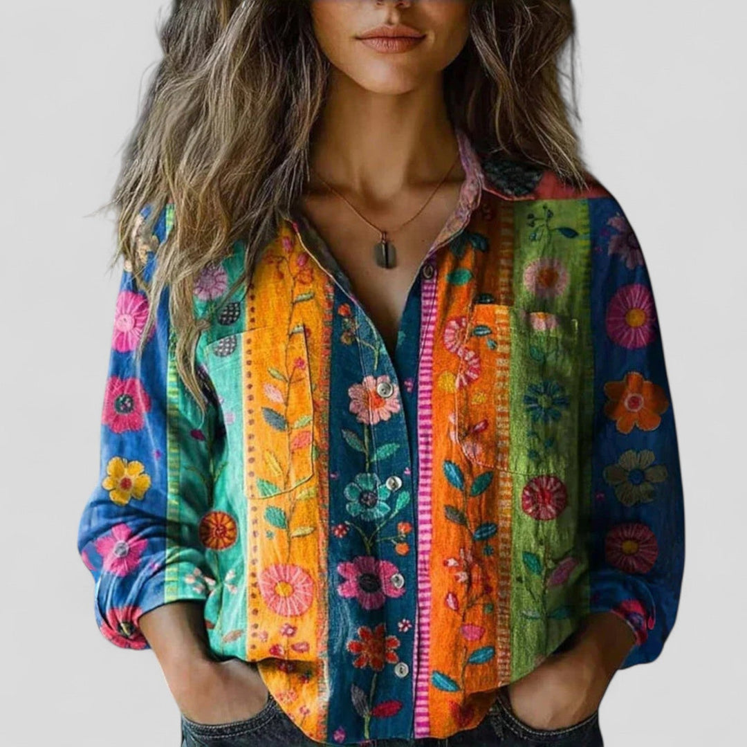 Blouse femme confortable à col boutonné et motif dégradé, idéale pour un look chic et décontracté.