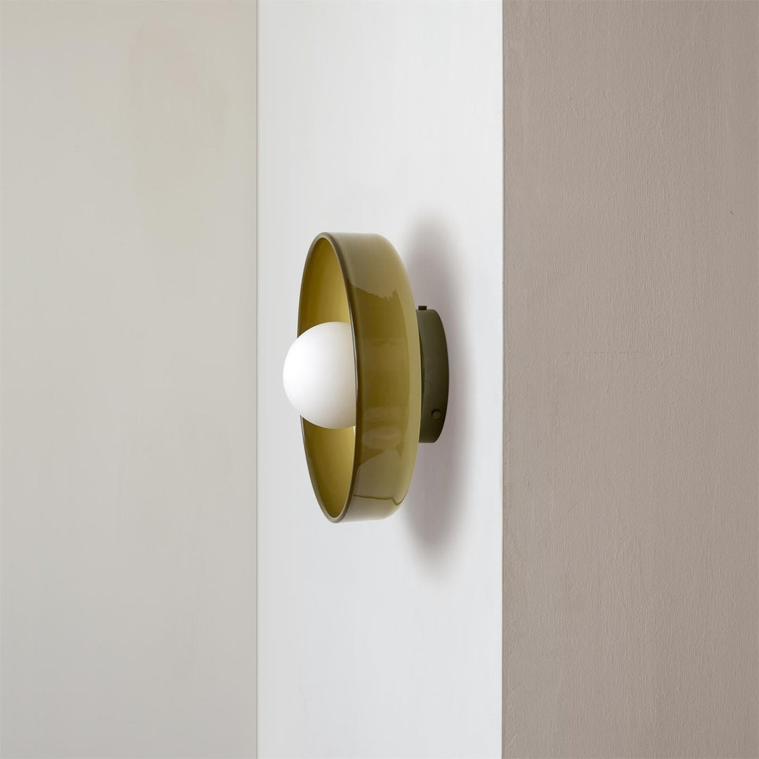 Lampe de plafond LED ronde, efficacité énergétique pour éclairage intérieur moderne.