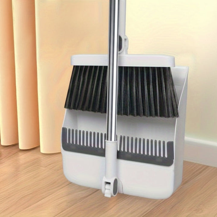 Manche ergonomique du balai et de la pelle à poussière pour un confort optimal. Entretien ménager facile.
