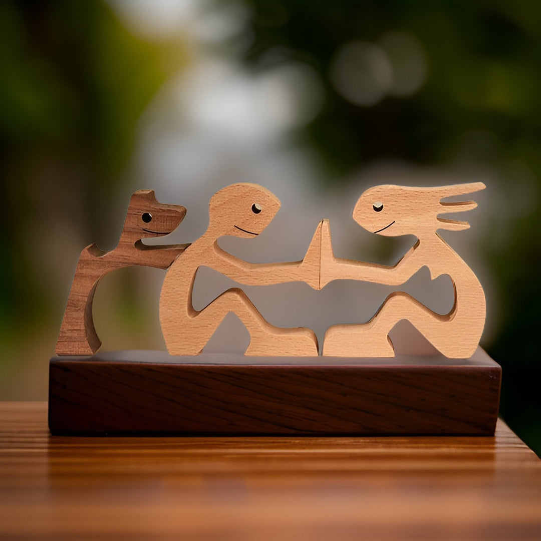 Sculpture abstraite en bois, lien affectif profond entre homme, femme et leur fidèle chien. Déco chaleureuse.