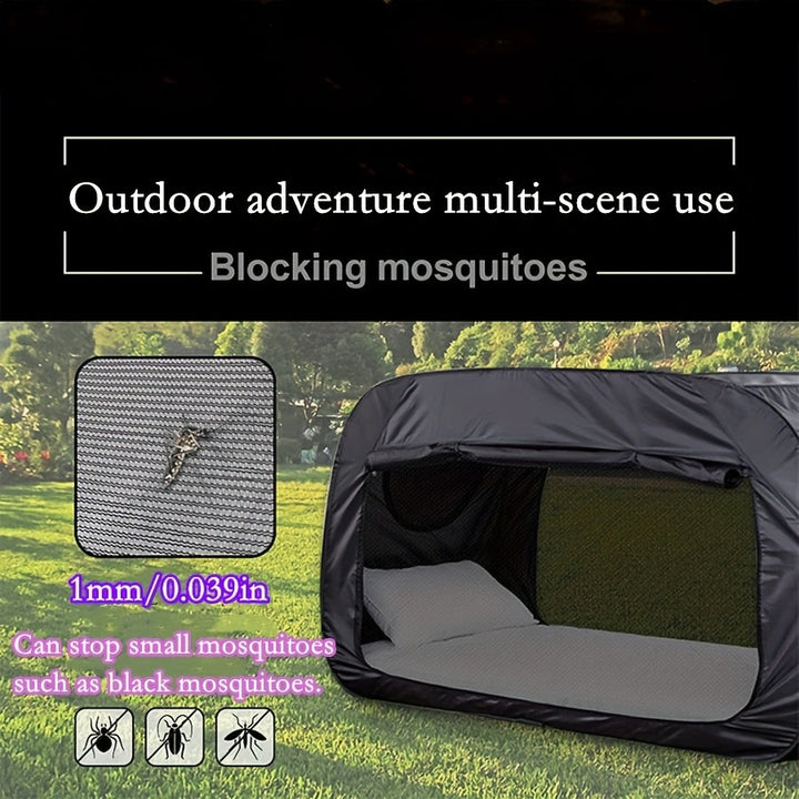 Lit de camp blanc avec tente intégrée, idéal pour résidence étudiante ou couchage d'appoint confortable.