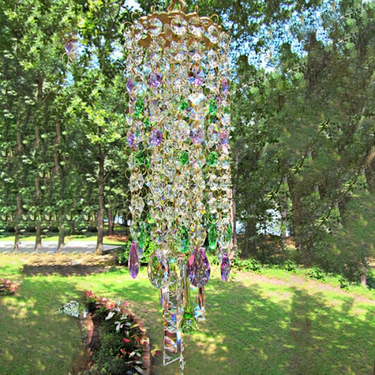 Décoration intérieure carillon en cristal poli, créant une harmonie visuelle et sonore pour la maison.