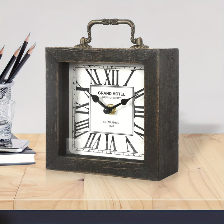 Horloge design intemporelle en bois rustique, accessoire chic pour votre intérieur et cadeau idéal.