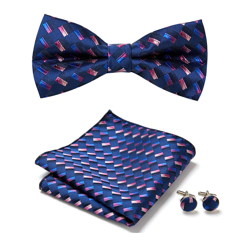 Set accessoires homme polyester : nœud papillon, pochette, boutons de manchette élégants.