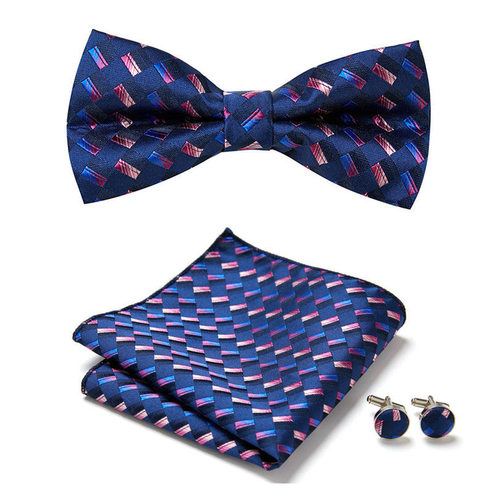 Set accessoires homme polyester : nœud papillon, pochette, boutons de manchette élégants.