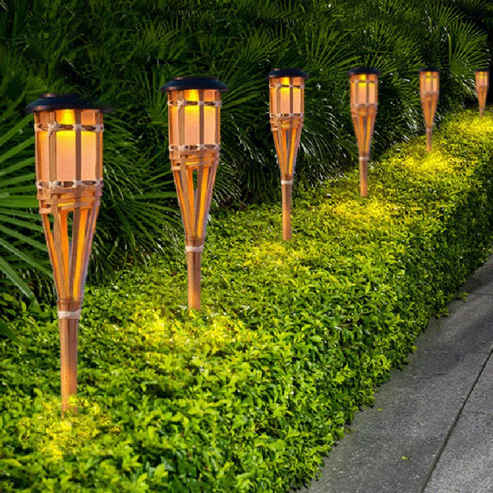 Lampe solaire de jardin étanche. Éclairage autonome pour allées, patio, terrasse. Installation facile.