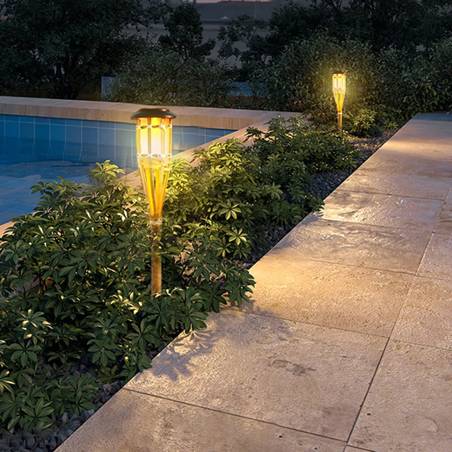 Torche solaire d'ambiance pour jardin. Éclairage extérieur autonome, étanche. Crée une lumière chaude.
